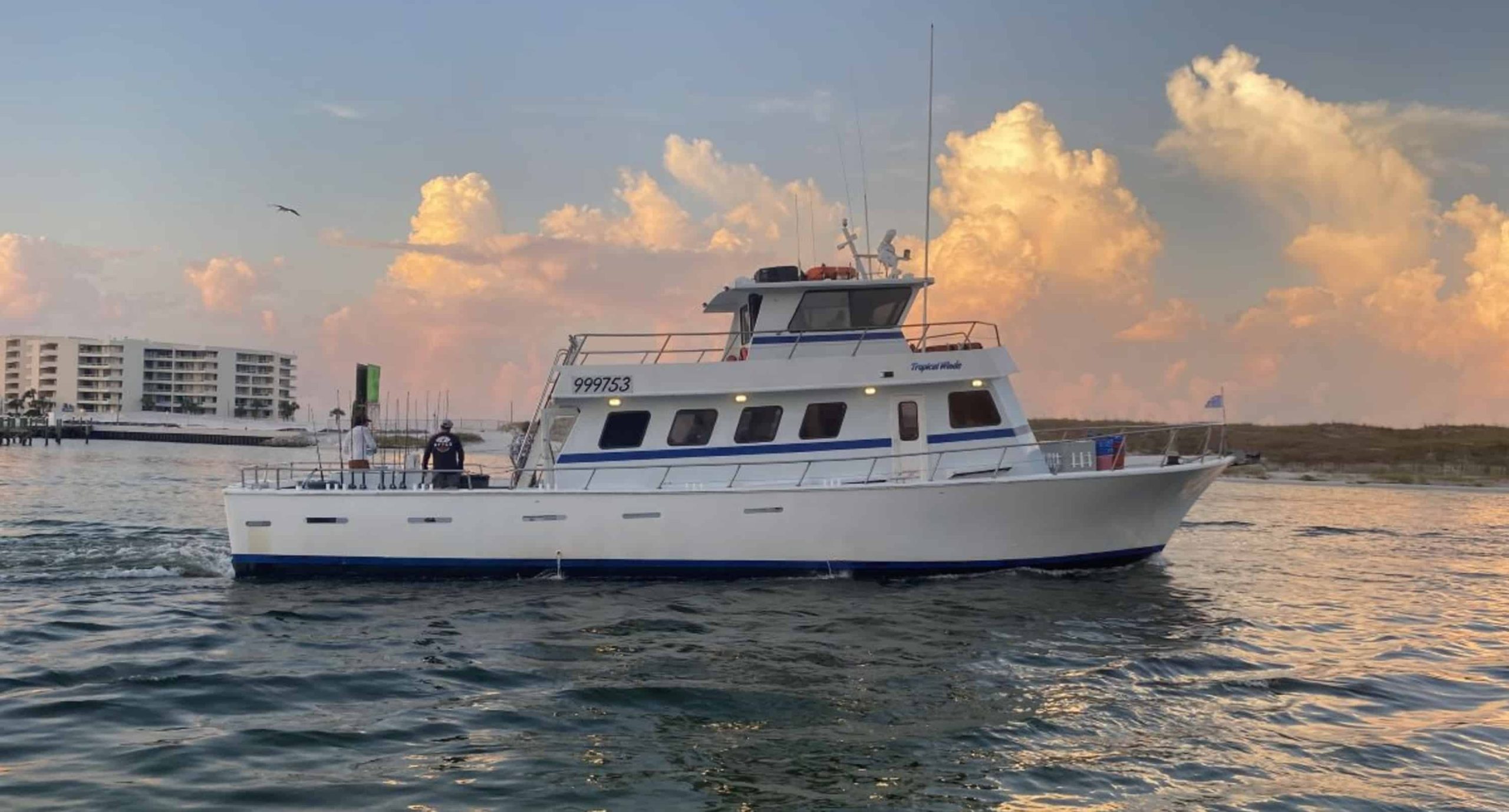 deep sea fishing party boat in destin